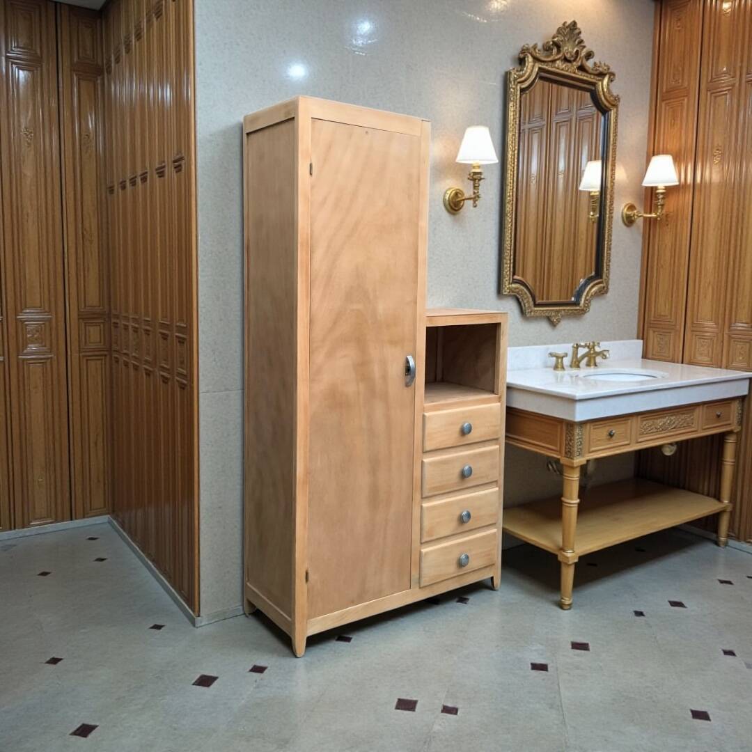 Armoire parisienne asymétrique bois brut 1950