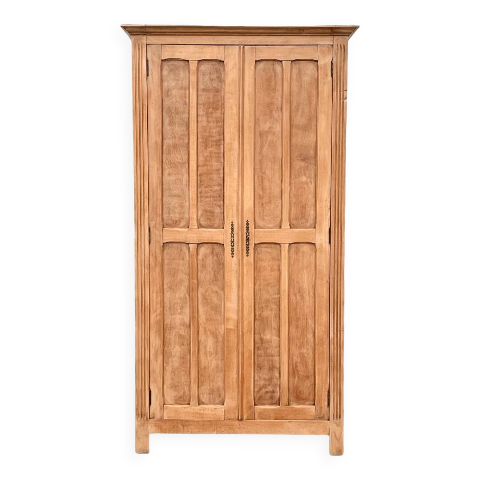 Armoire parisienne panneautée en bois brut, 1930