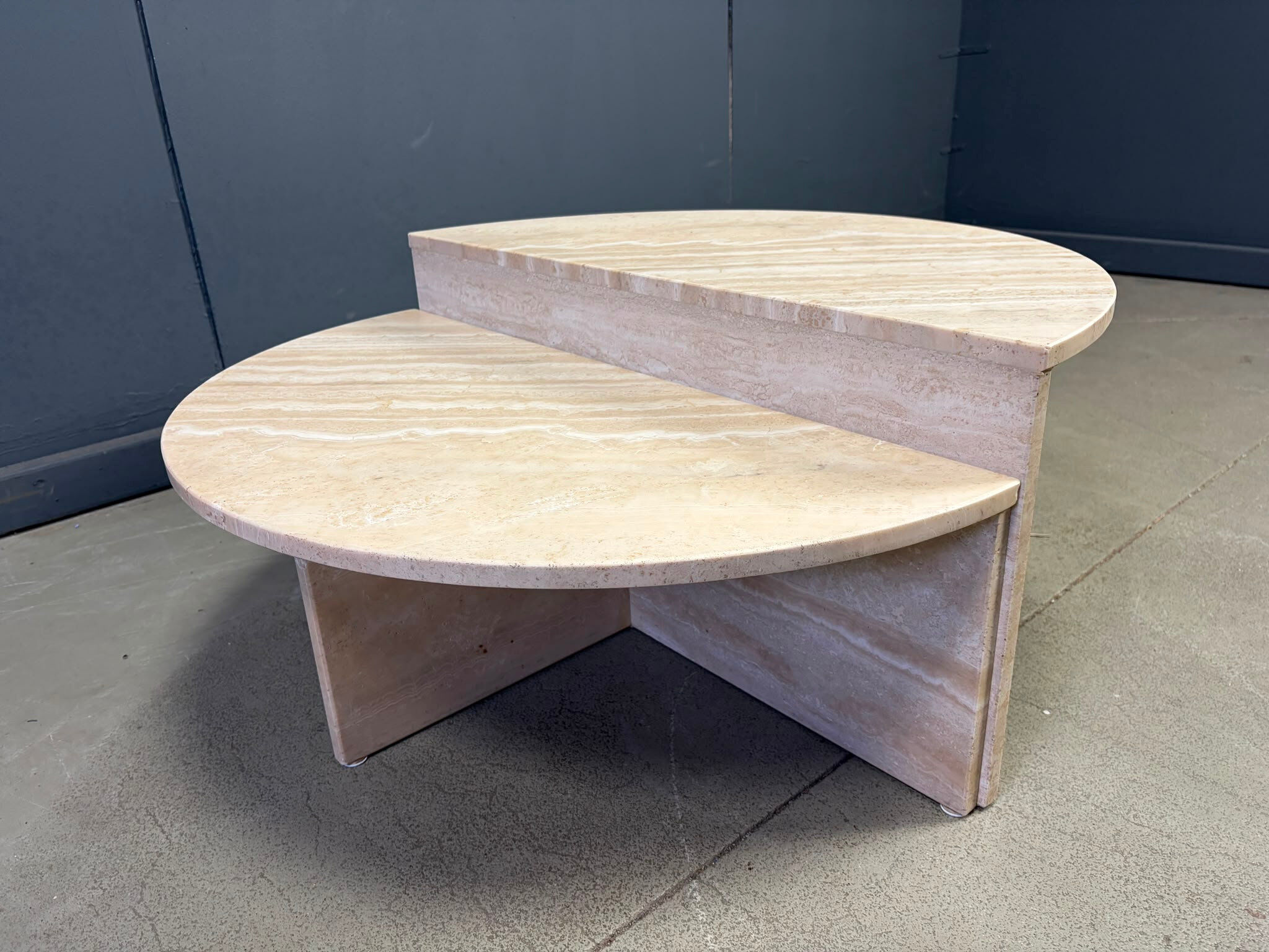 Paire de tables basses en travertin, années 1970