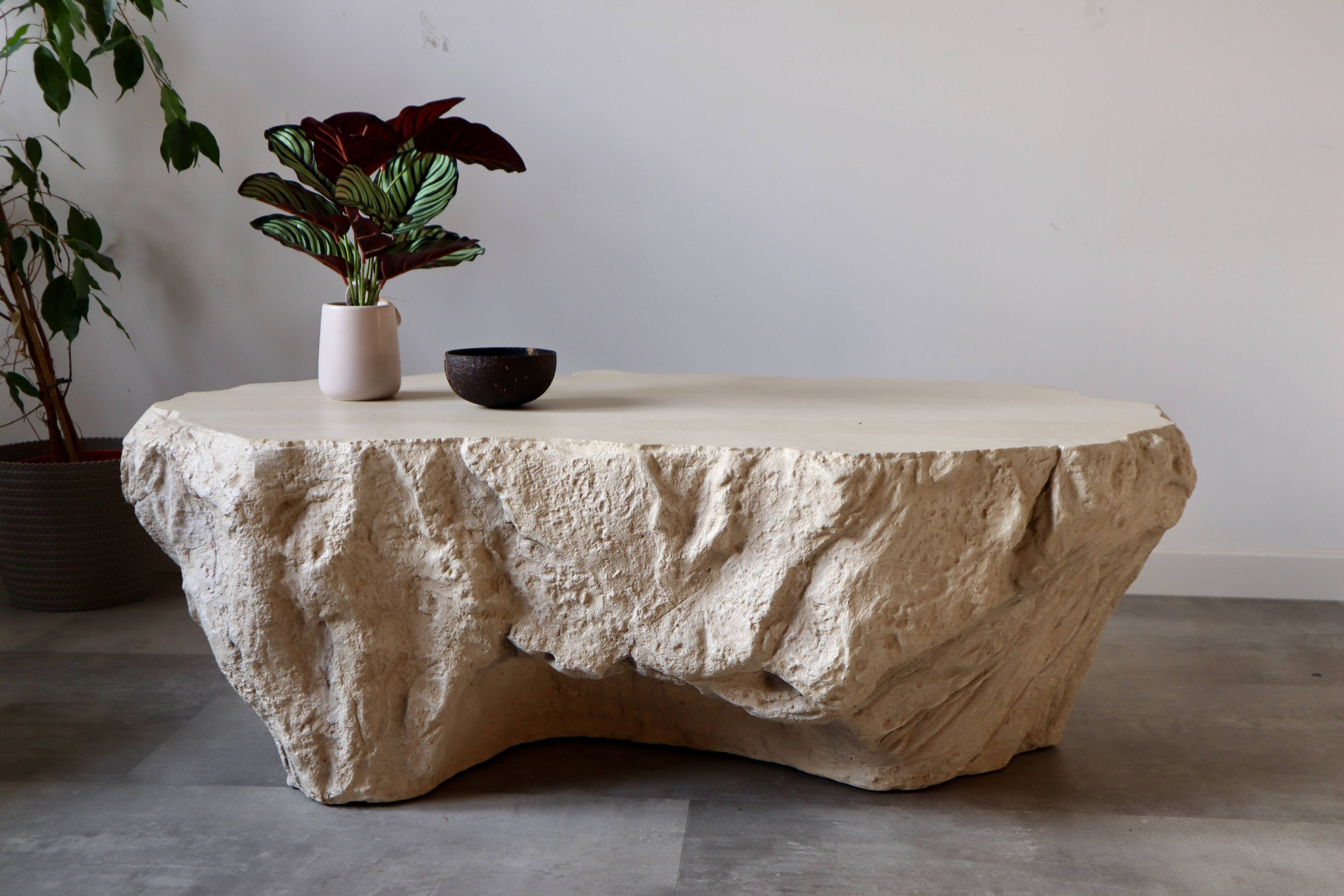 Design coffee table with travertine rock effect — unique piece hand-sculpted.