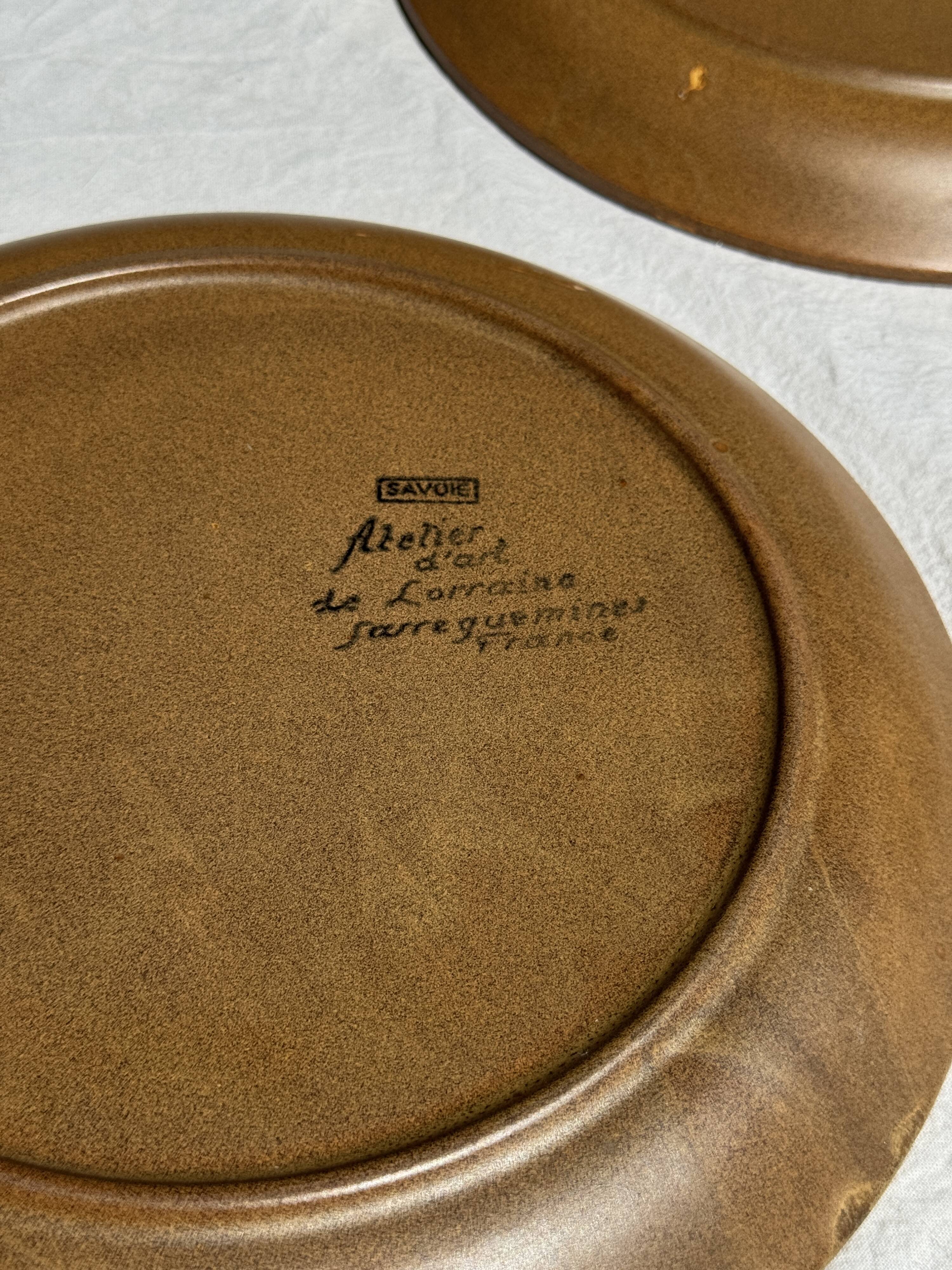 4 assiettes en grès brun