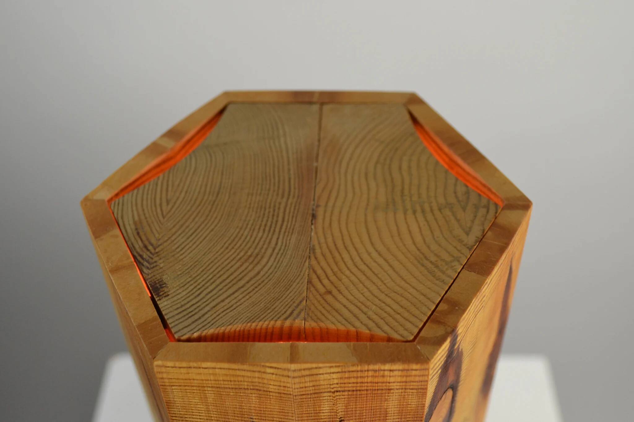 Lampe de table hexagonale en pin, milieu du siècle, Scandinavie