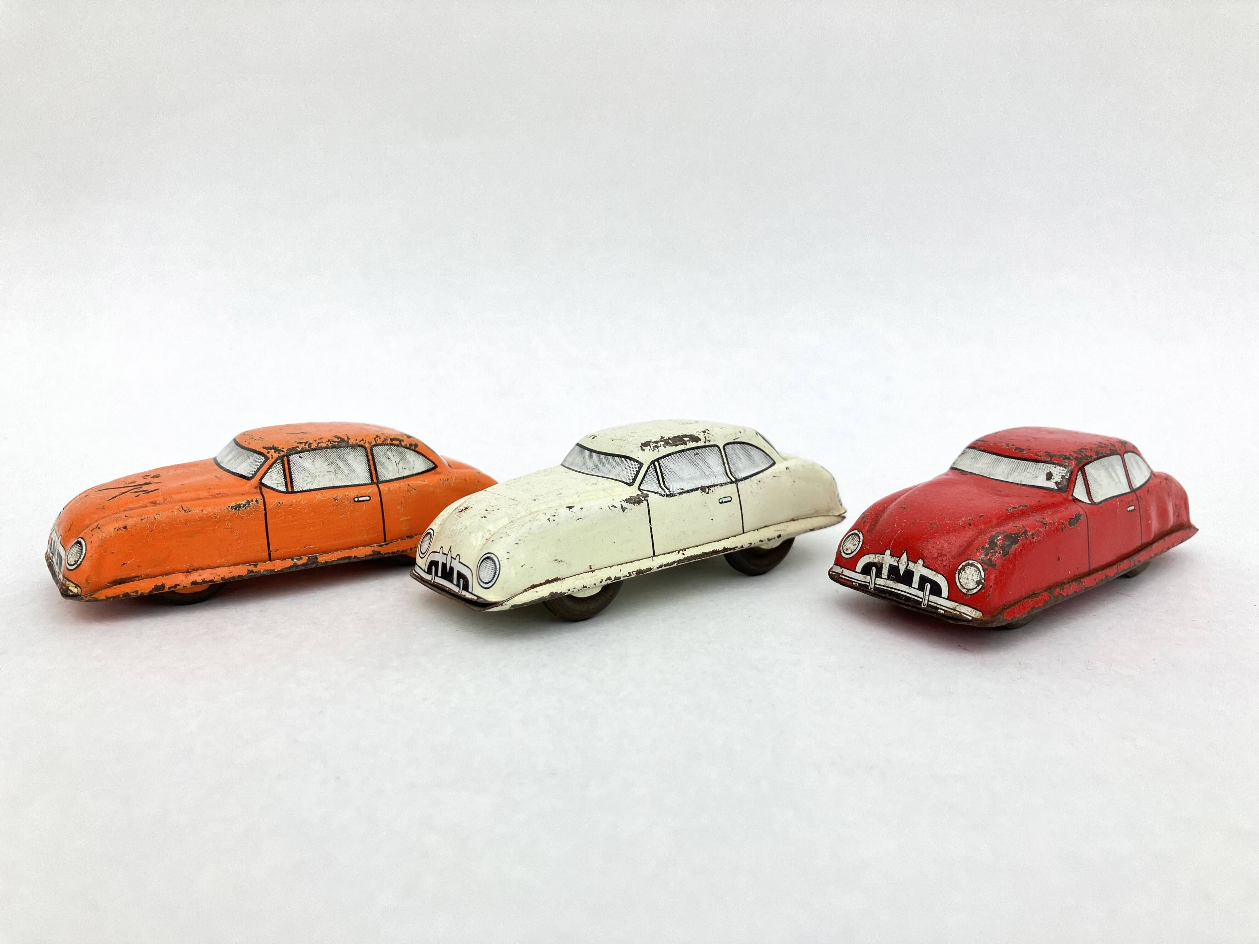3 old small tin circuit cars with lead wheels • Vintage • 1960s