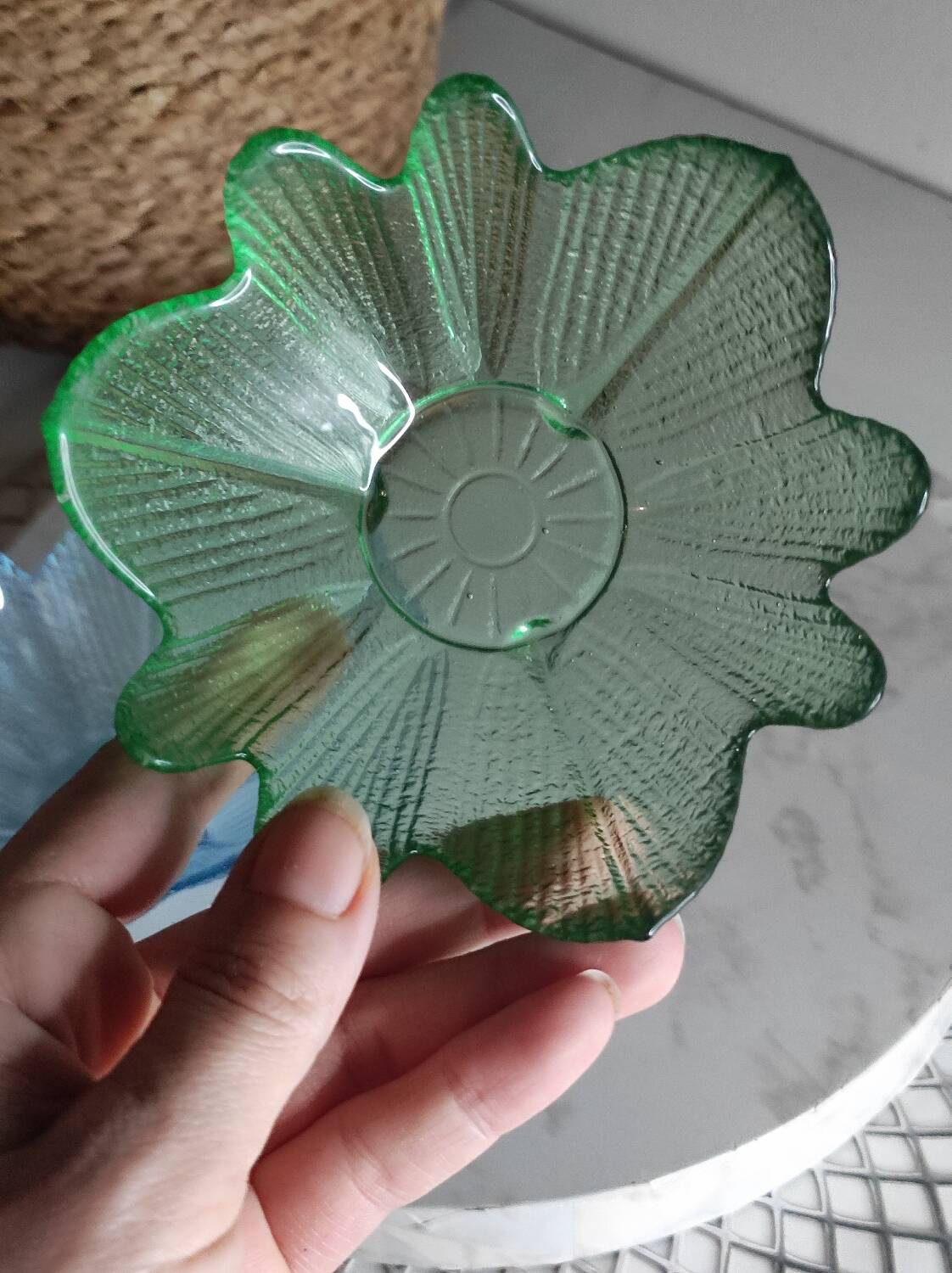 Flower-shaped glass bowls