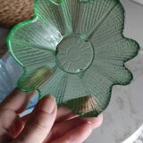 Flower-shaped glass bowls
