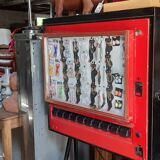 Distributor with tirettes de forain