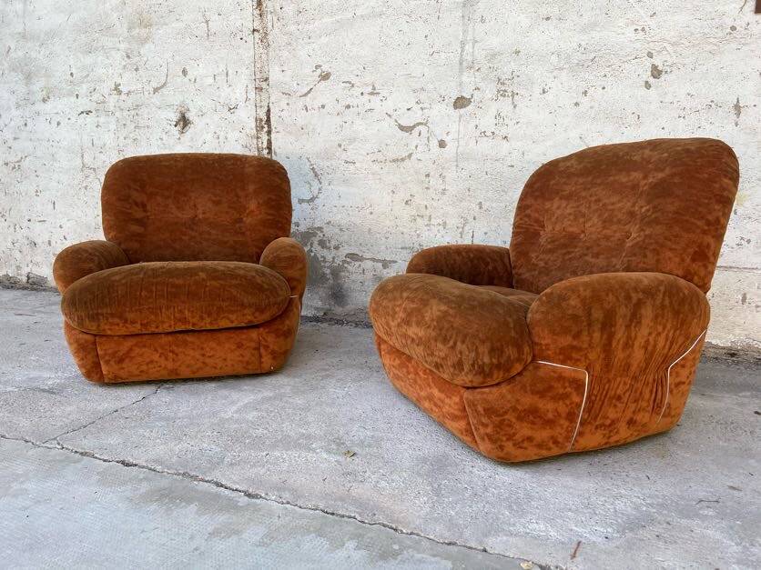 Pair of vintage velvet armchairs 1970 Italy