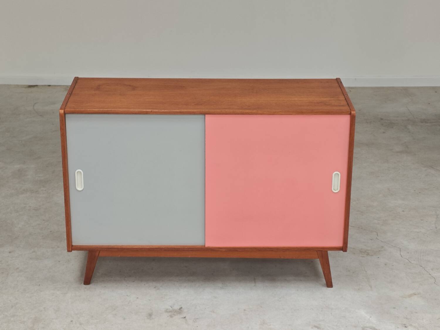 U-452 pink sideboard by Jiri Jiroutek for Interier Praha 1960