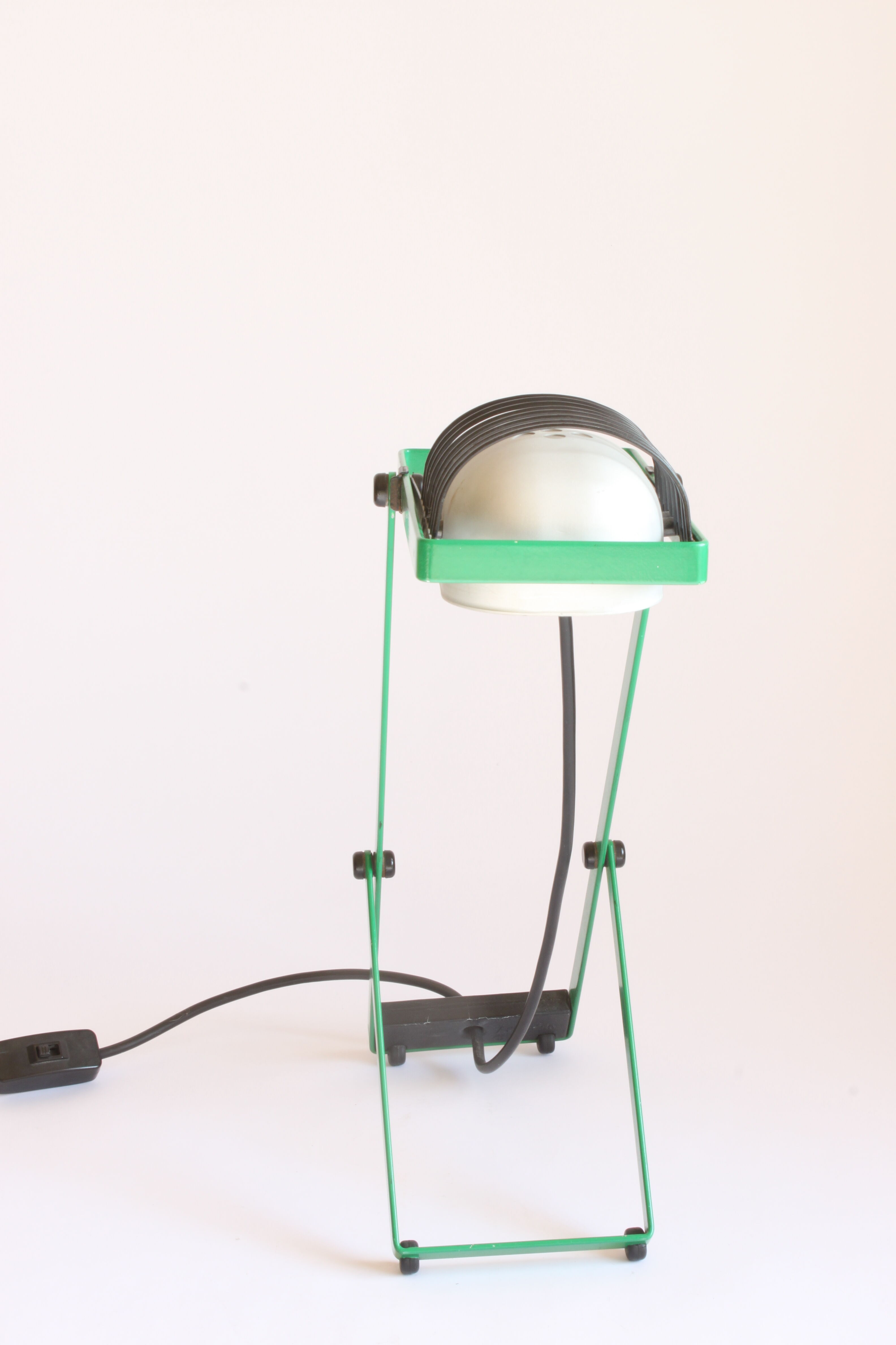 Green "Sintesi" table lamp by Ernesto Gismondi for Artemide, 1976.