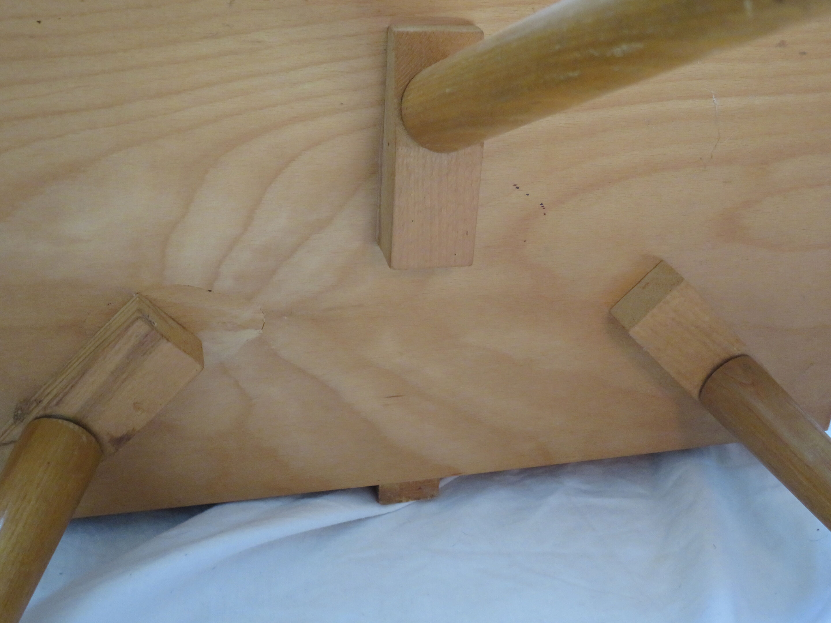 Tripod light wood worker