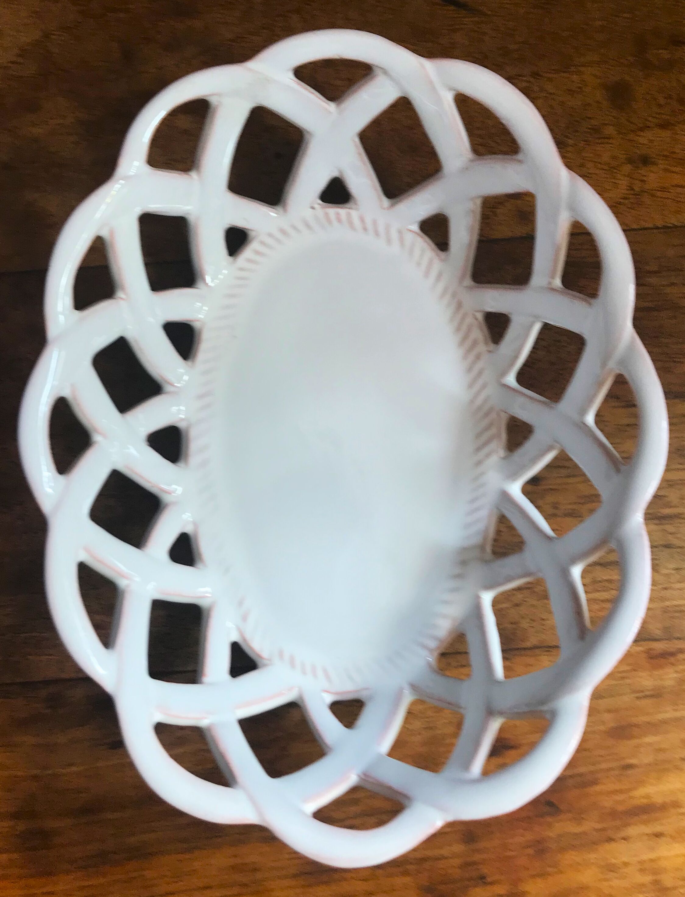 Small ceramic basket from Moustier. signed