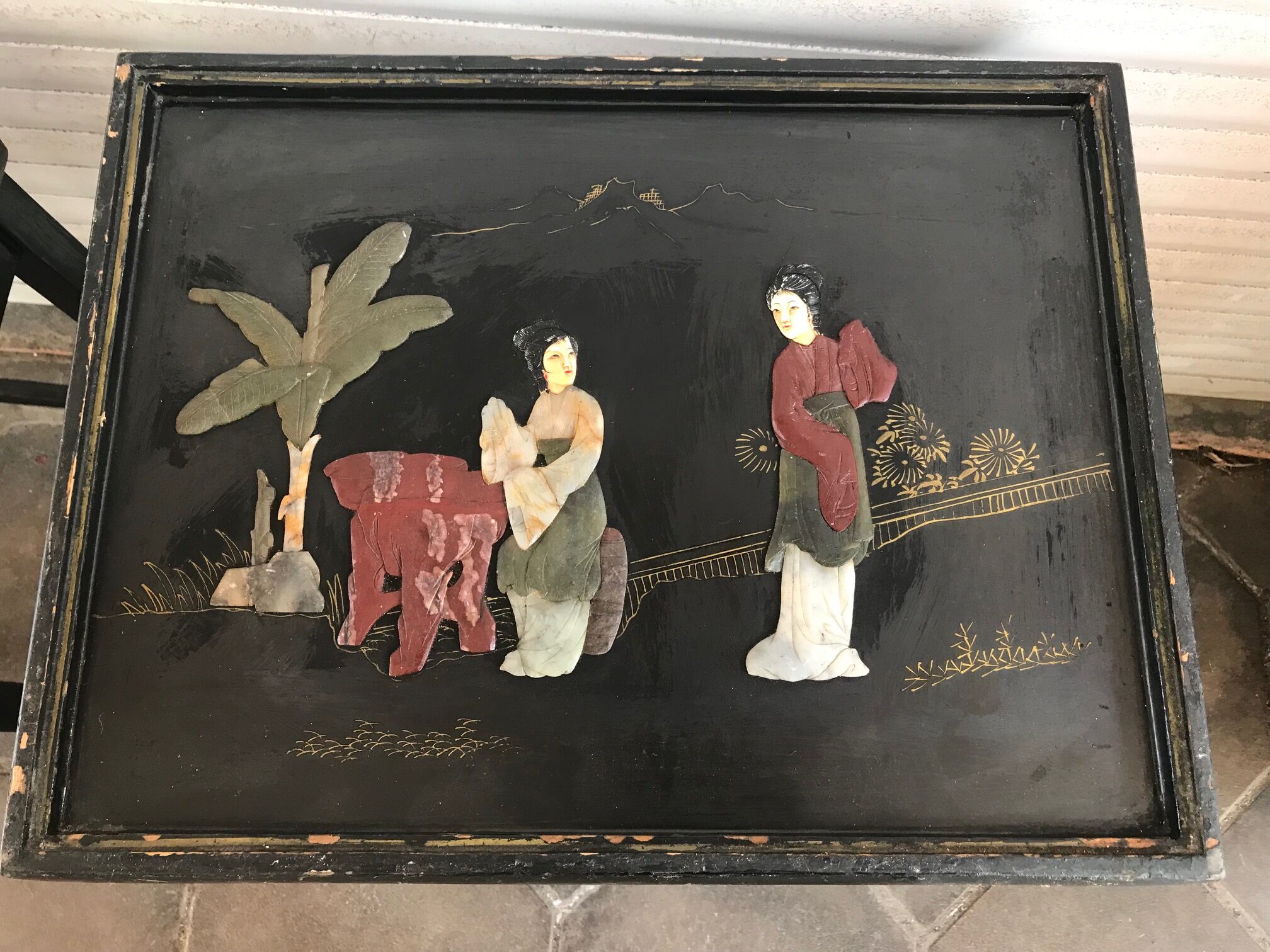 Tables gigognes chinoises en bois laqué incrustations de pierres dures années 60