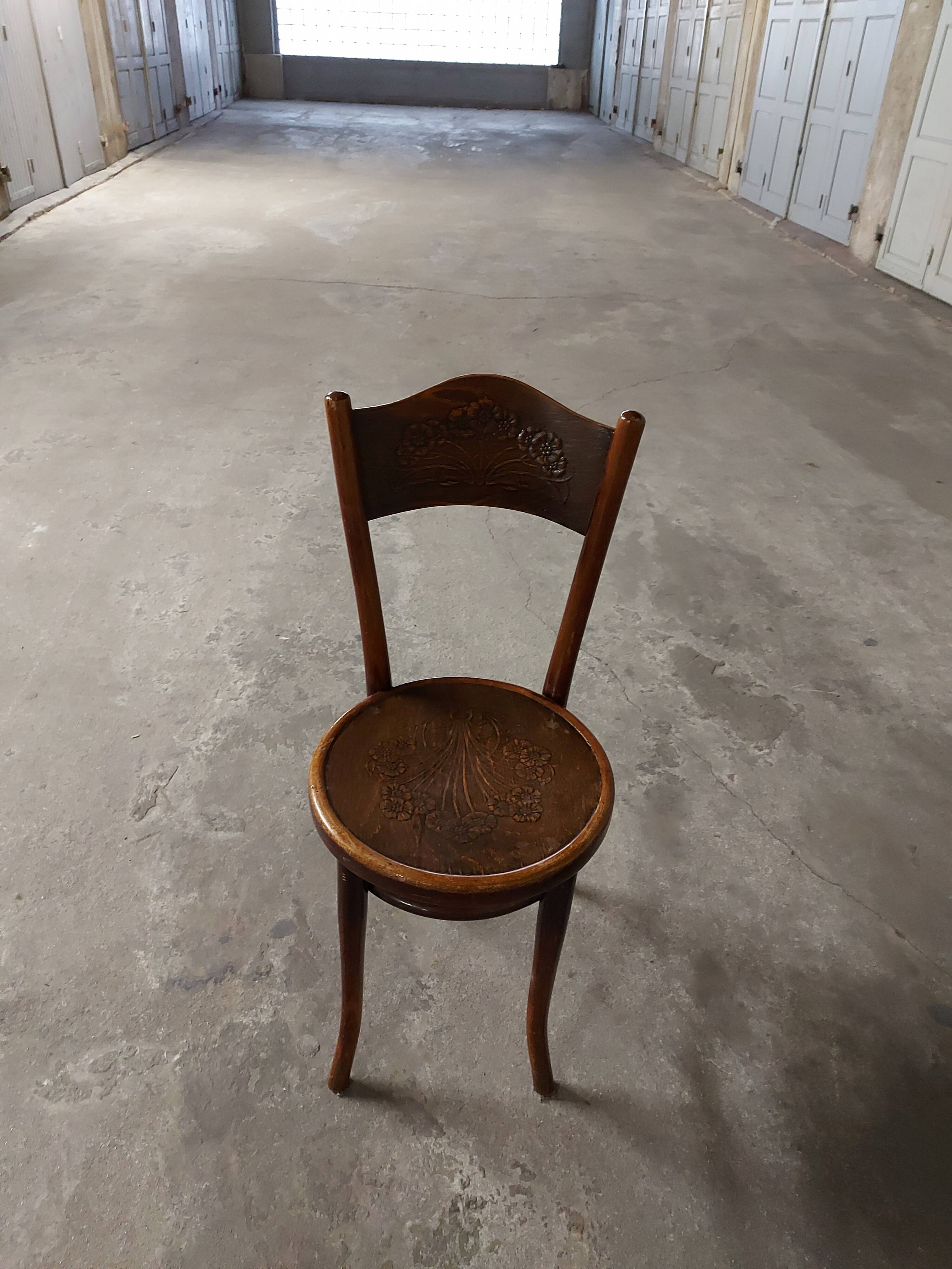 Chaise de bistrot art nouveau