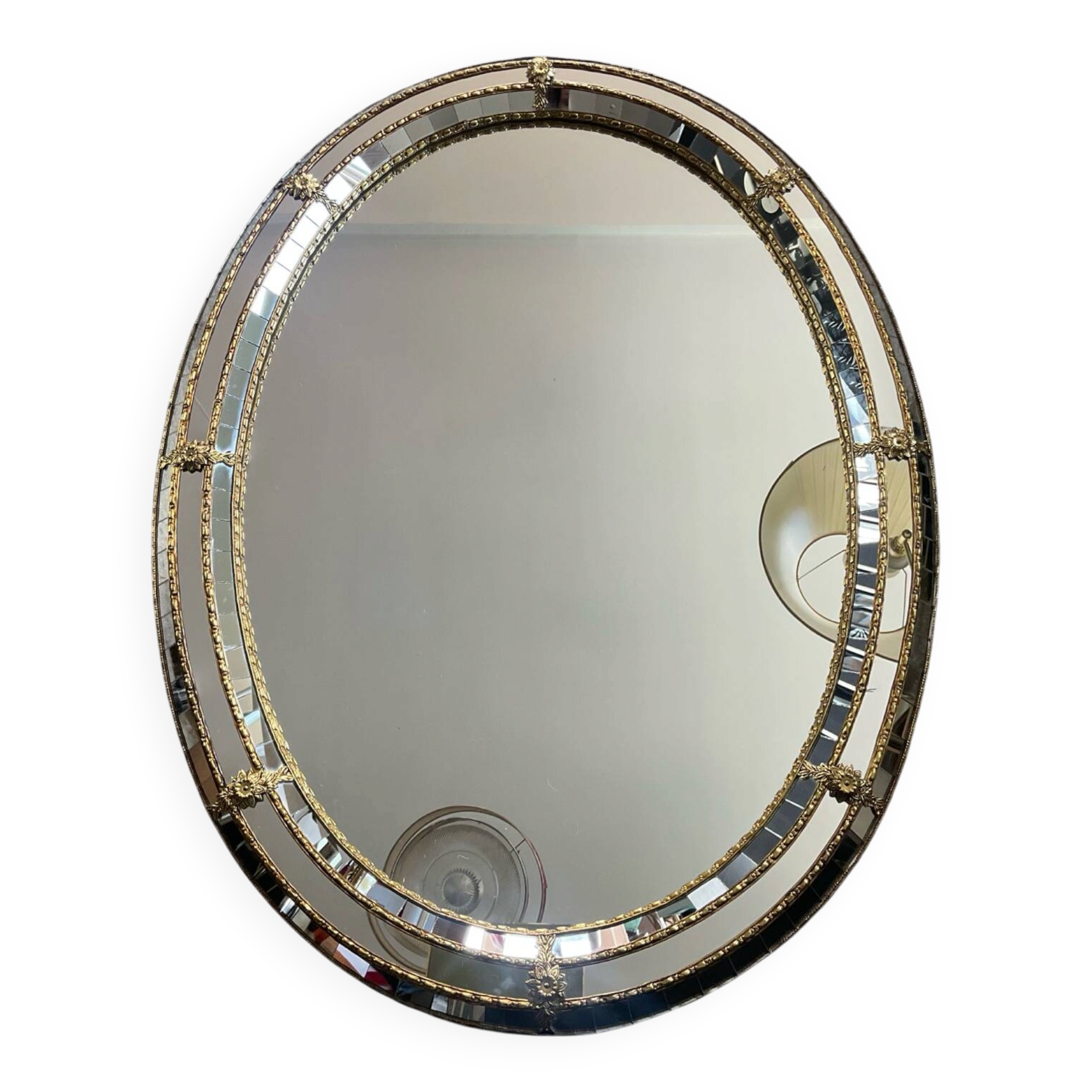 Vintage mirror in solid wood with brass and parcloses.