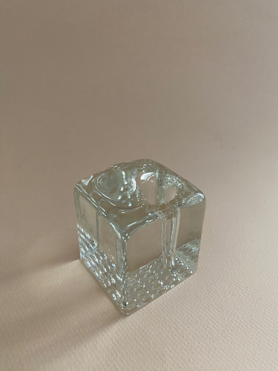 Moulded glass soliflore