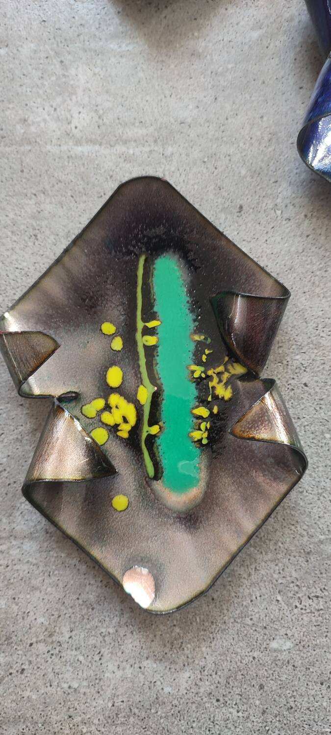X5 pocket trays in enamelled metal, Italy, 1960s-70s.