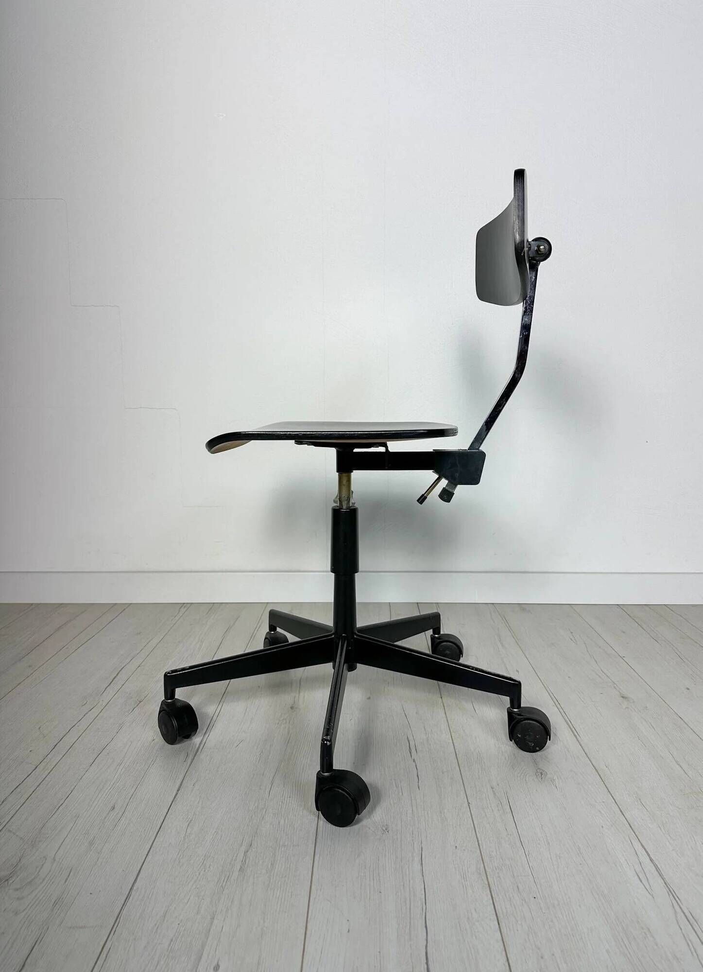 1/6 1950s vintage black architect desk chair by Jørgen Rasmussen for Labofa