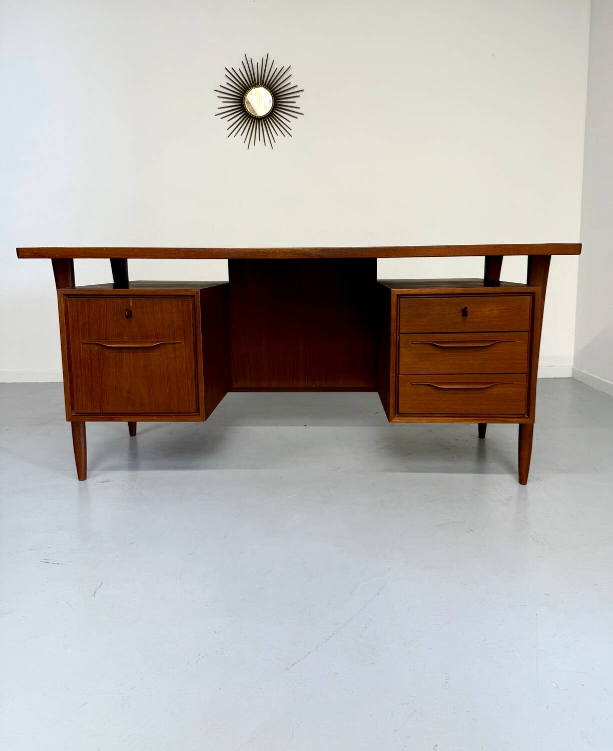 Scandinavian design desk Swiss Teack design 70s teak