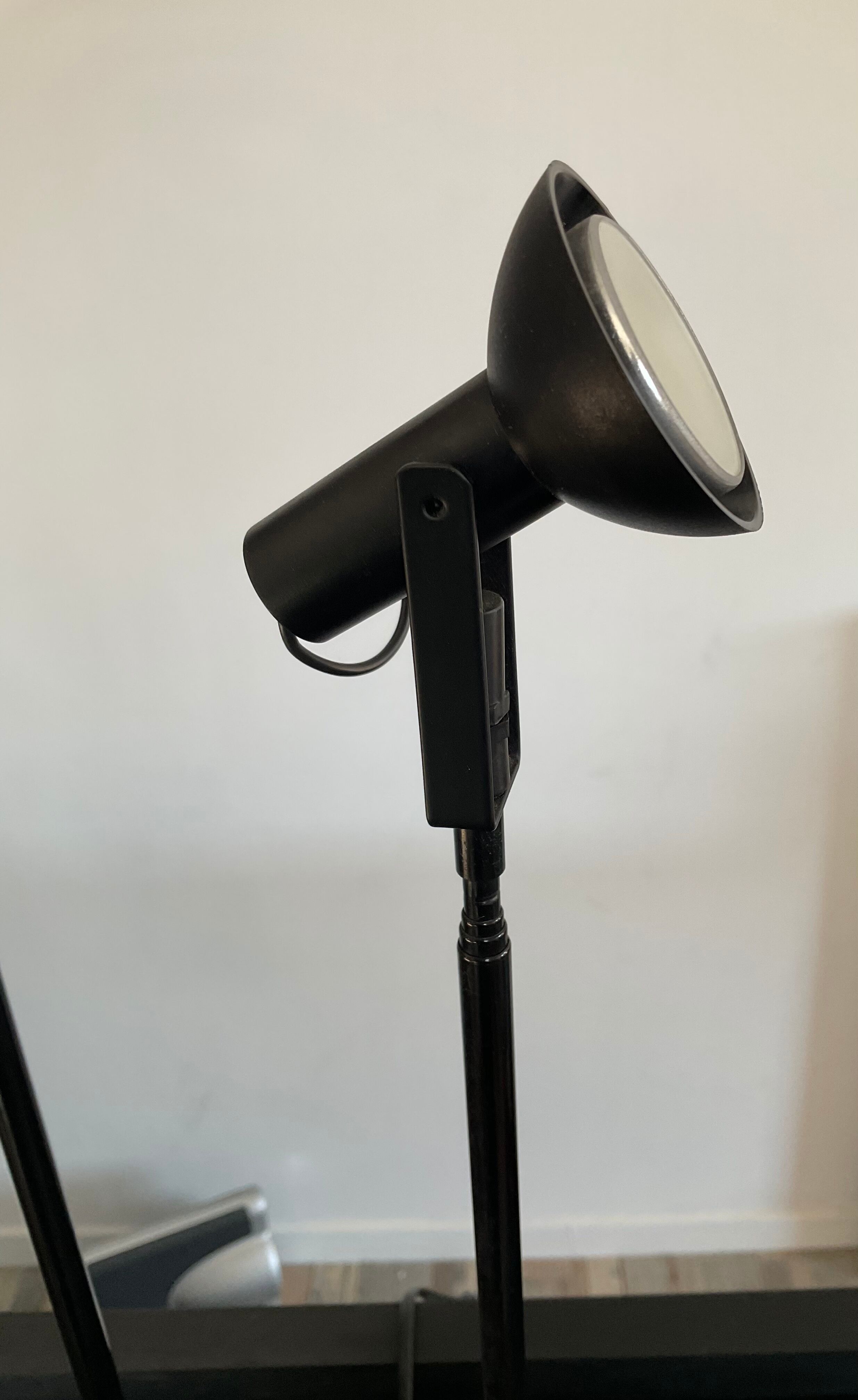 Sciopticon lamp by hans amsems for Luxo italy