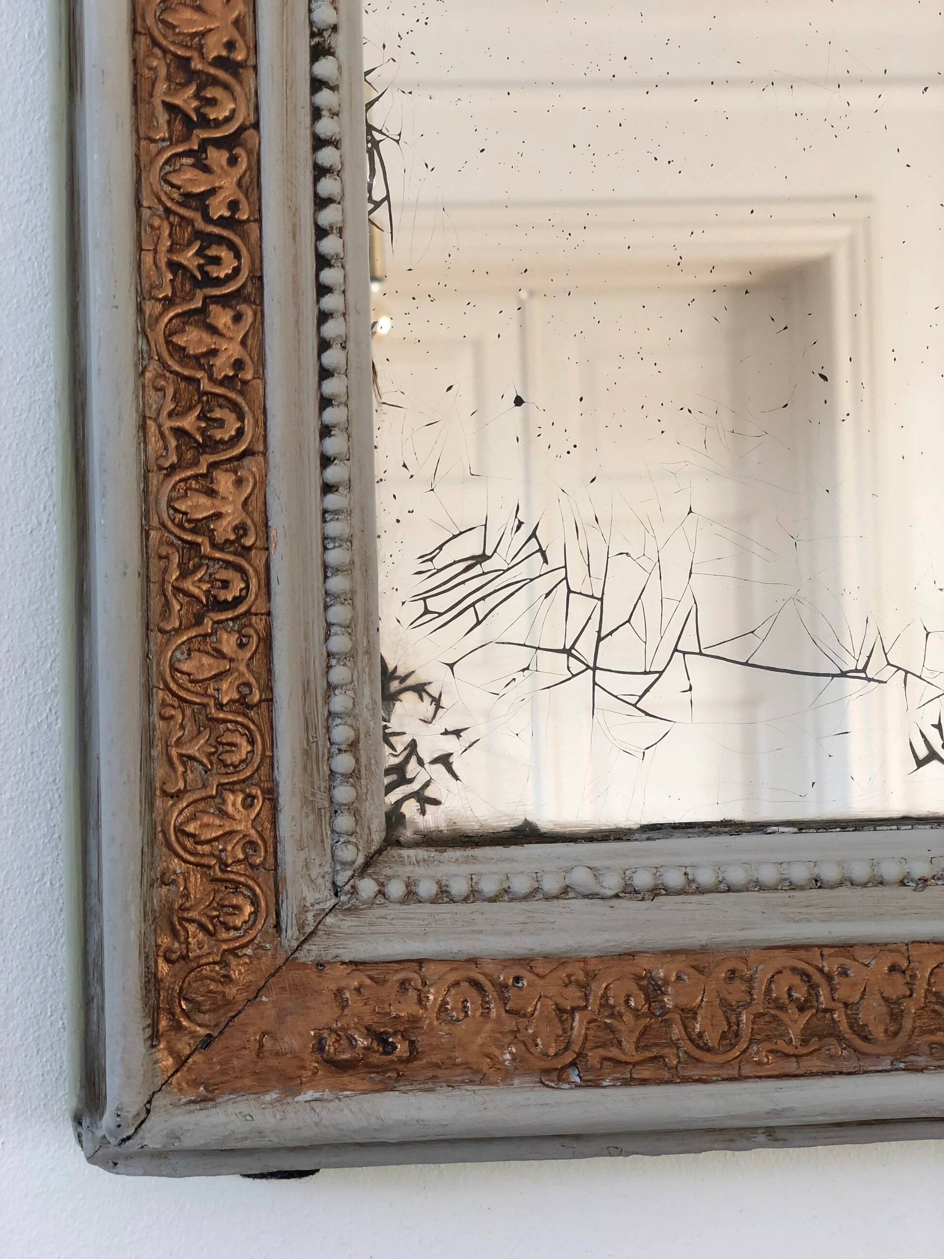 Miroir antique français Louis Philippe – crème et or, fin du 19e siècle