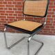 Chaise en chrome et noir
