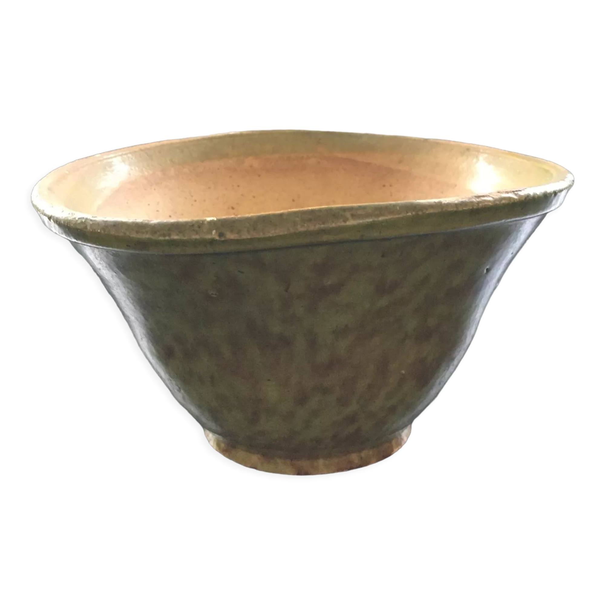 Yellow and green speckled sandstone cut