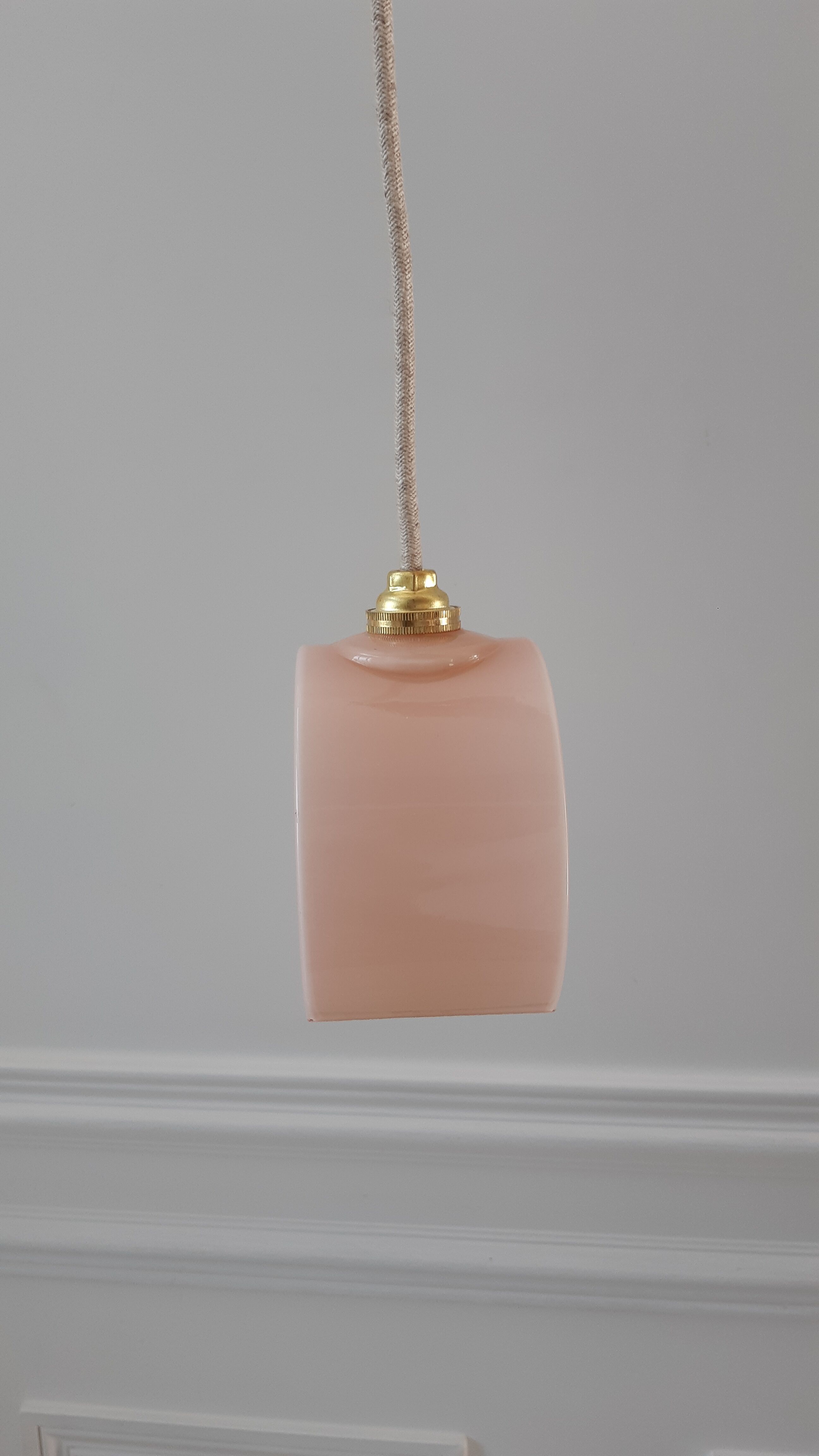 Suspension in powder pink opaline art deco 30s-40s