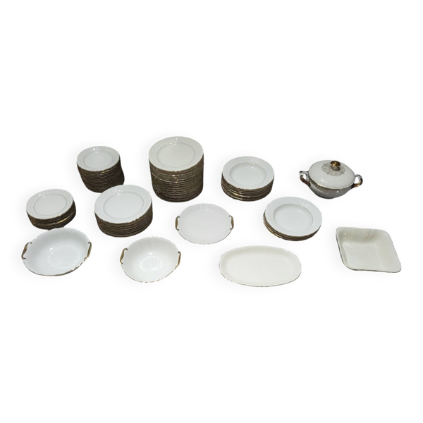 Service de vaisselle en porcelaine de Bavière 67 pièces