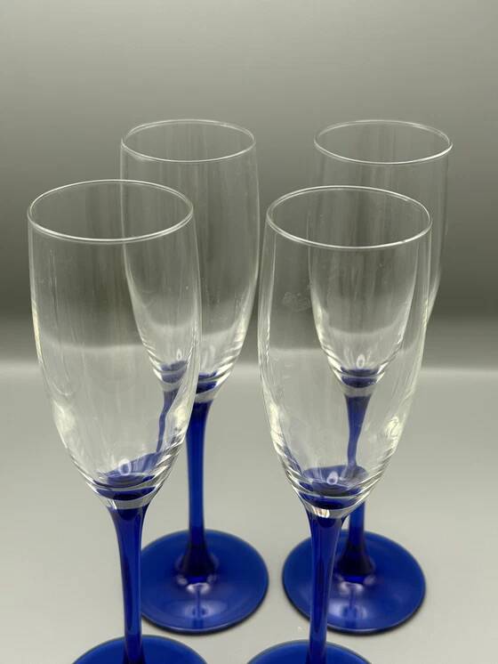 Set of 4 Luminarc champagne flutes made in France