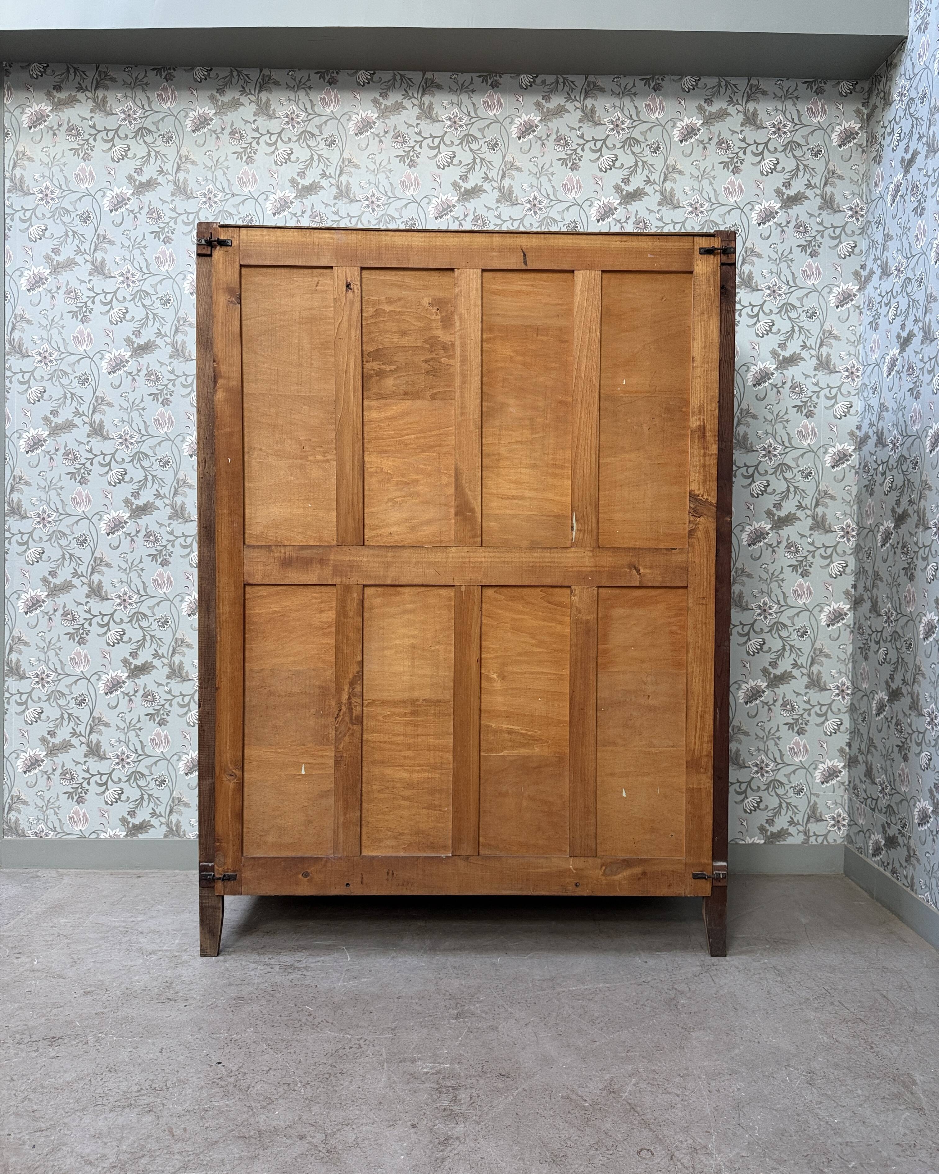 Parisian wardrobe with sliding doors and hanging space (renovated)
