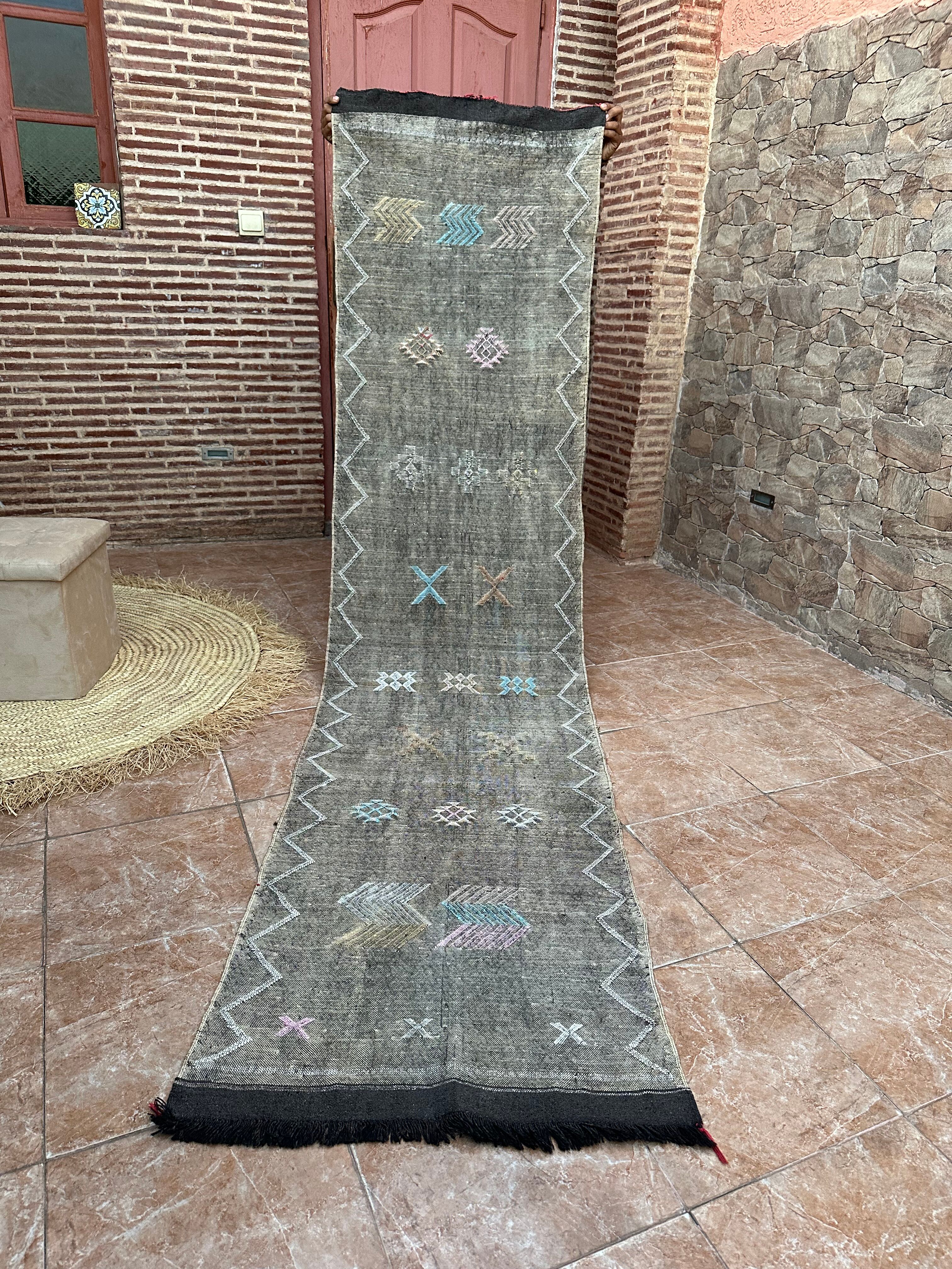 Moroccan silk hallway rug with cactus pattern: handwoven
