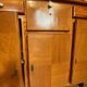Buffet Double Corps Vintage Art Déco / Populaire en Bois Blond