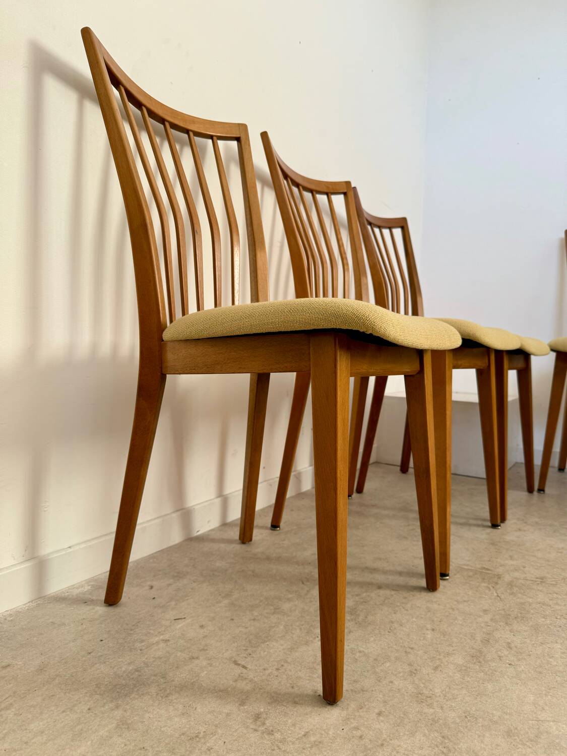 Lot of 6 old solid beech chairs, vintage design from the 60s, new fabric