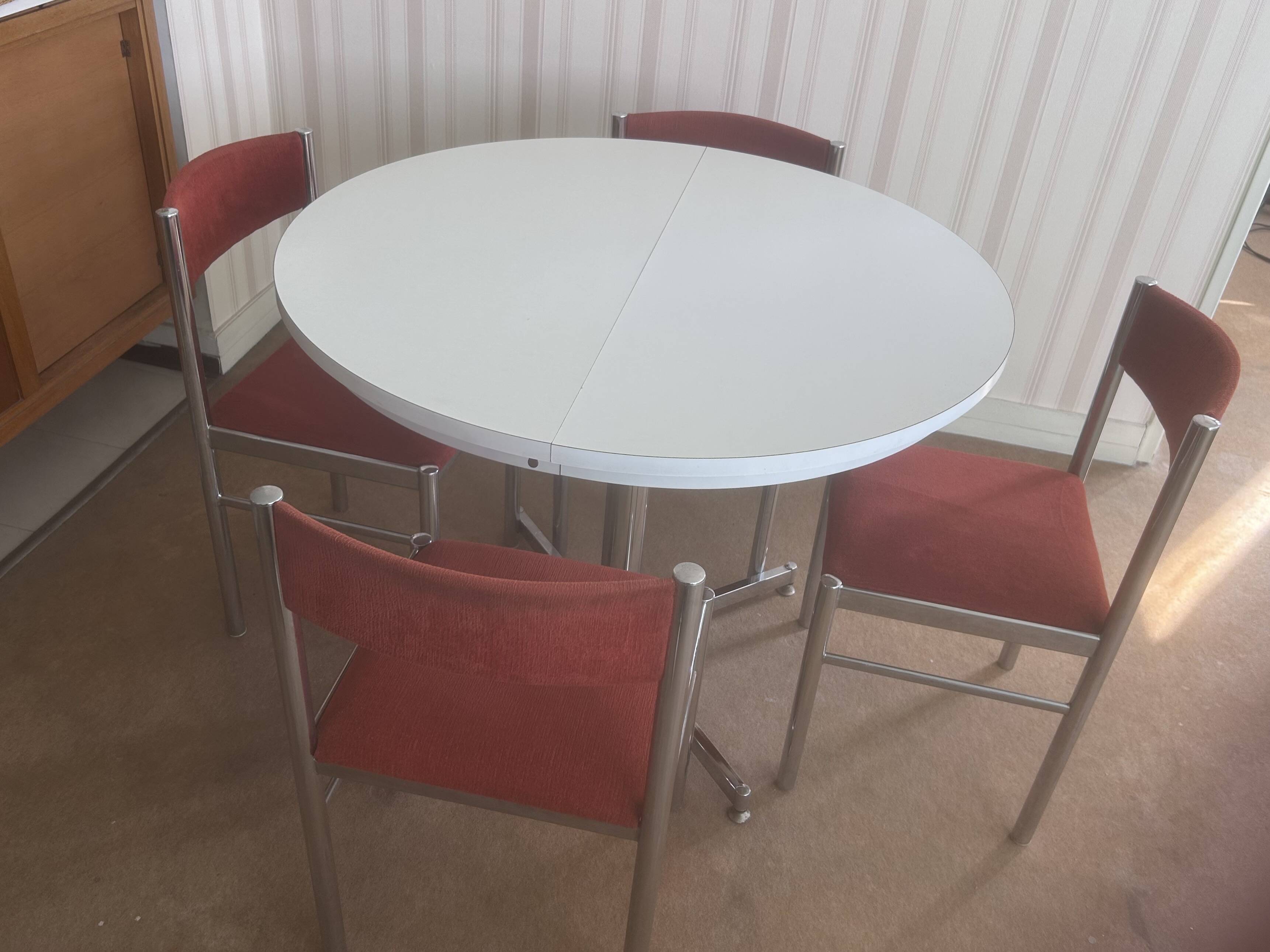 Vintage 1970s table and 4 chairs set.