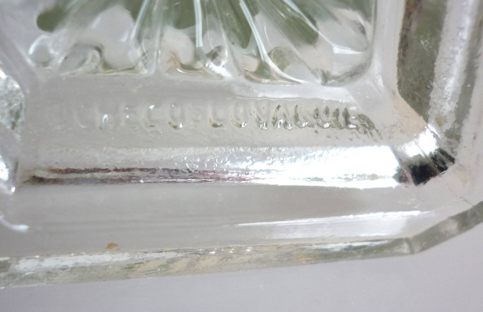 Vase losange art déco, cristal de bohême marqué "Tchécoslovaquie", décor géométrique