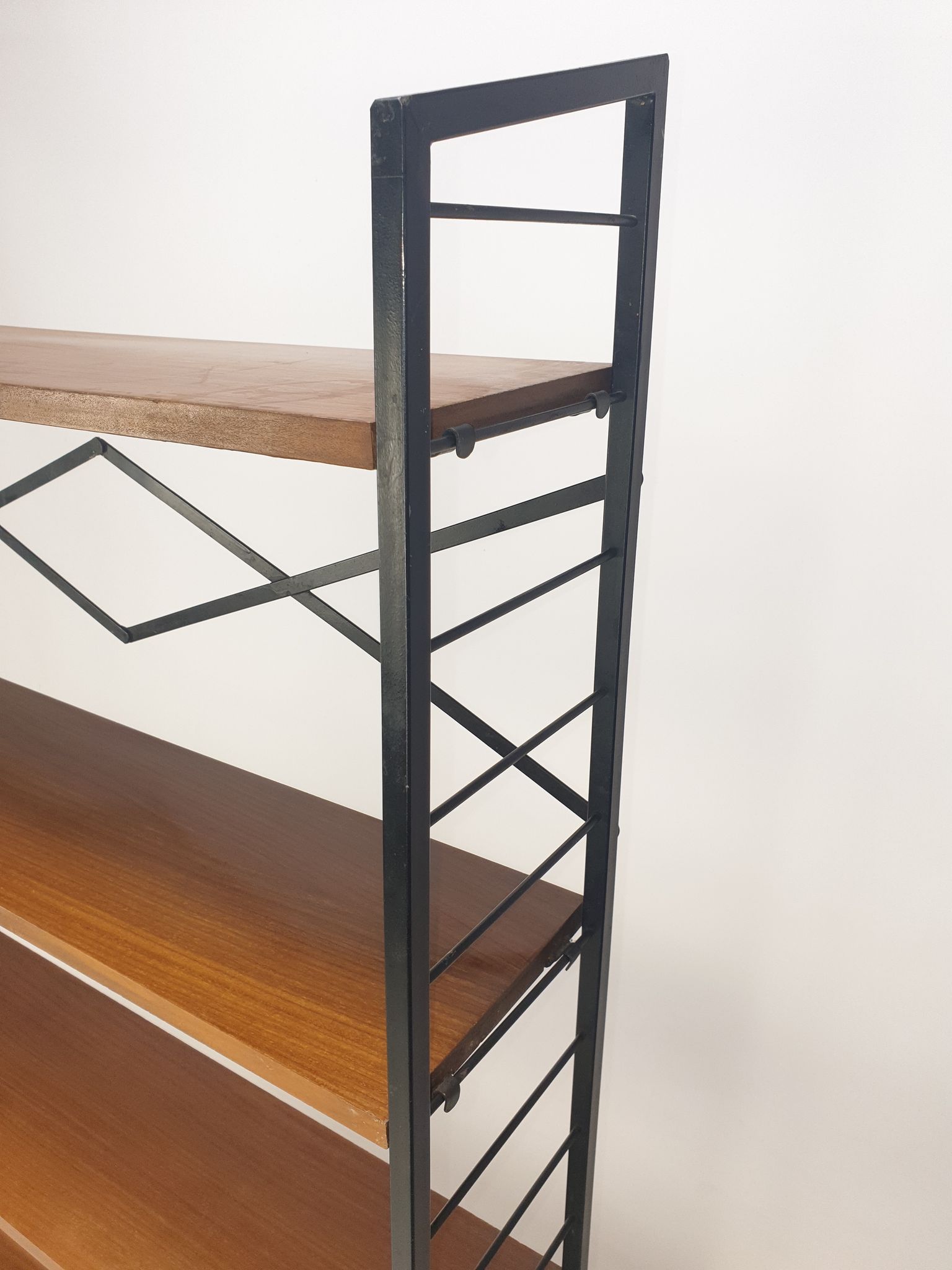 Italian free standing teak shelving unit, 1950