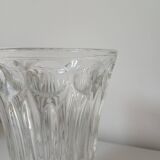 Vase en verre ciselé