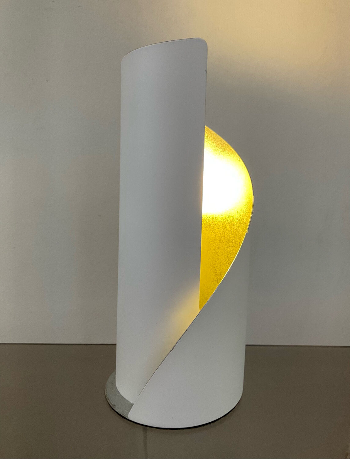 Design lamp in folded sheet metal