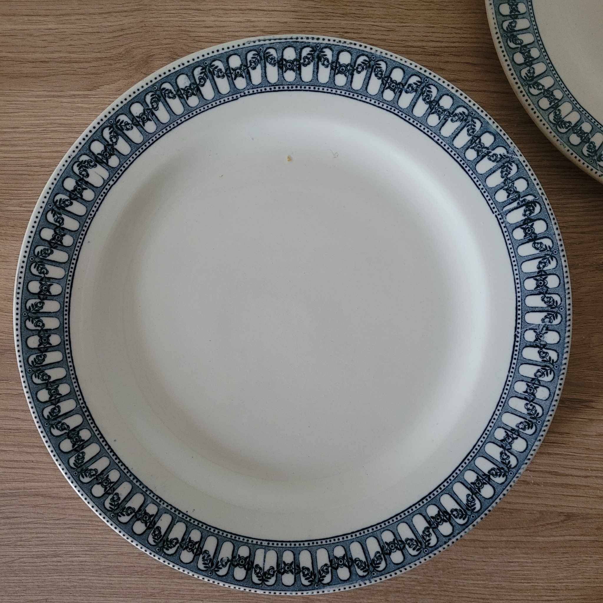 Set of 6 Terre de Fer plates from Sermaize