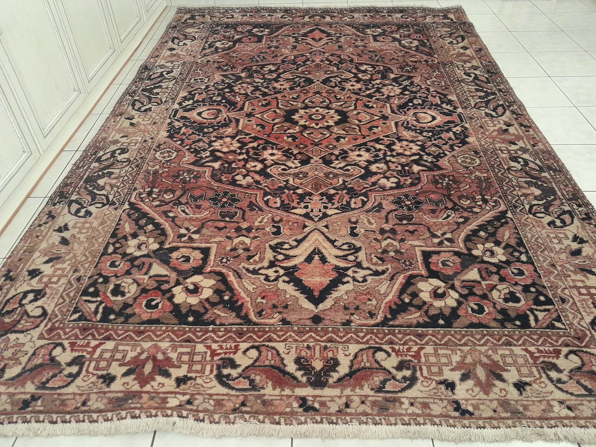 Handmade Persian Bachtiar rug 295x218cm