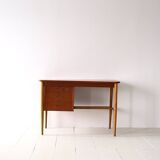 Nordic desk with drawers