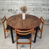 Round table with extension