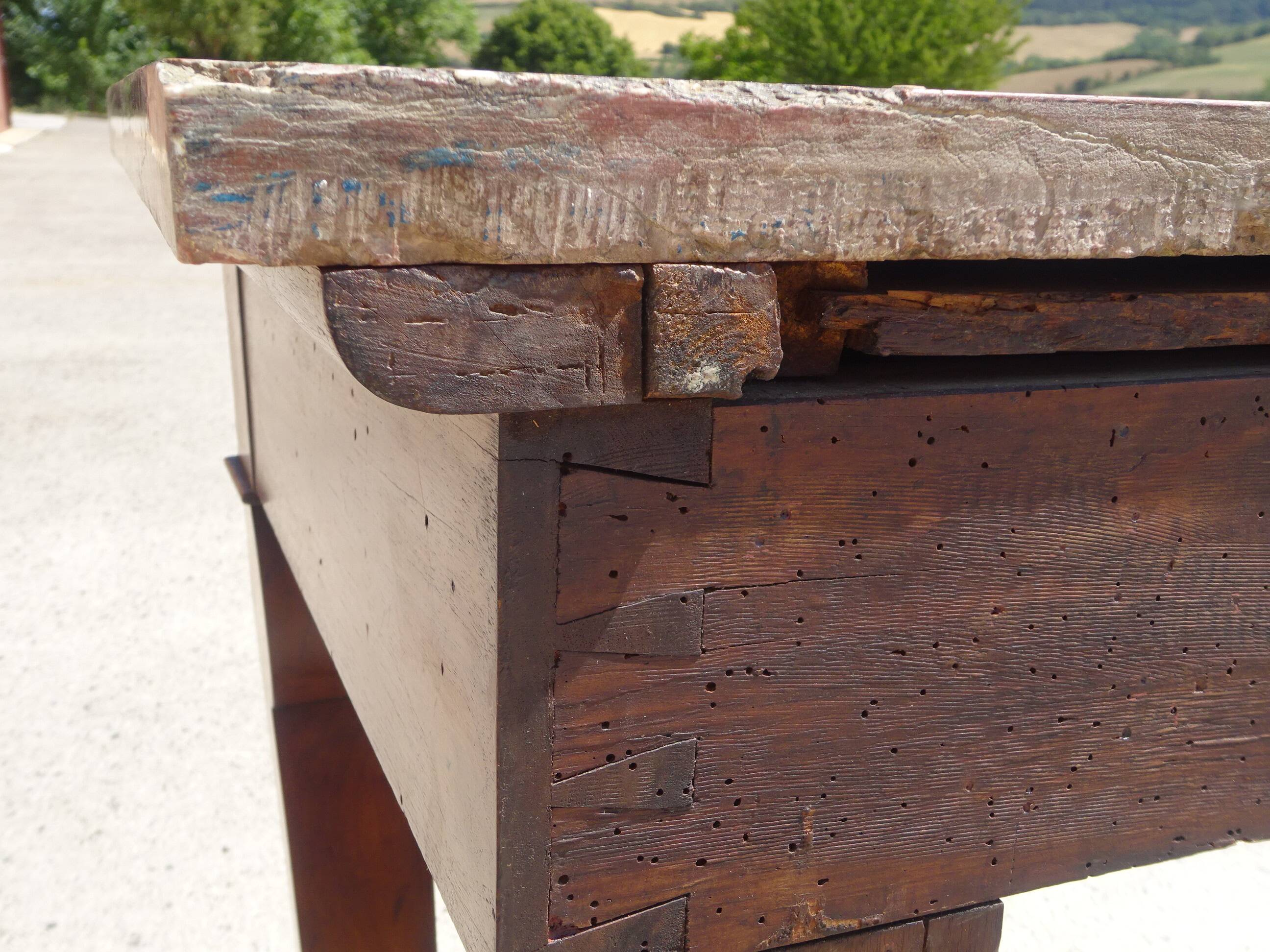 Console époque Restauration, style  Charles X en noyer avec marbre griotte