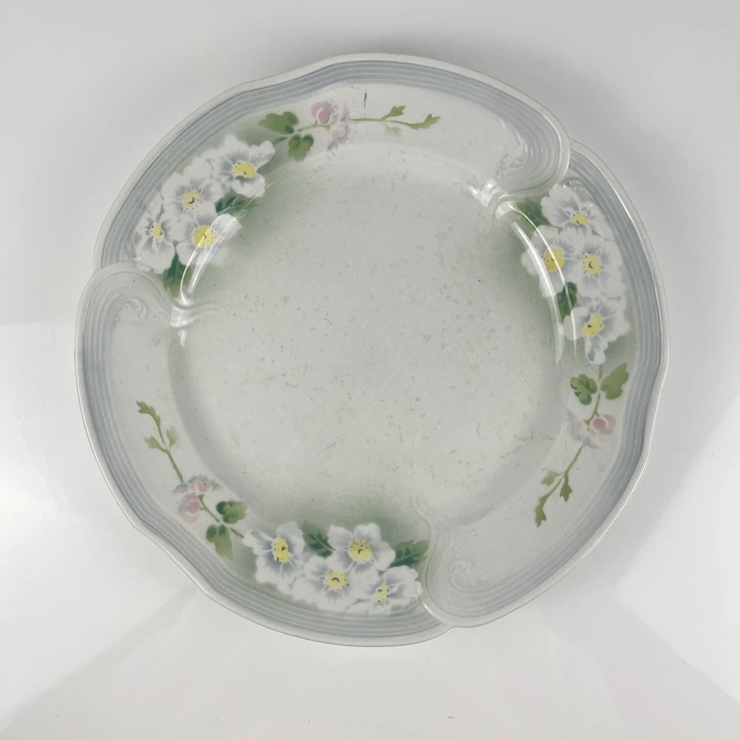 Round plate Art Nouveau KG Lunéville, model "Pommier", 1900-1930