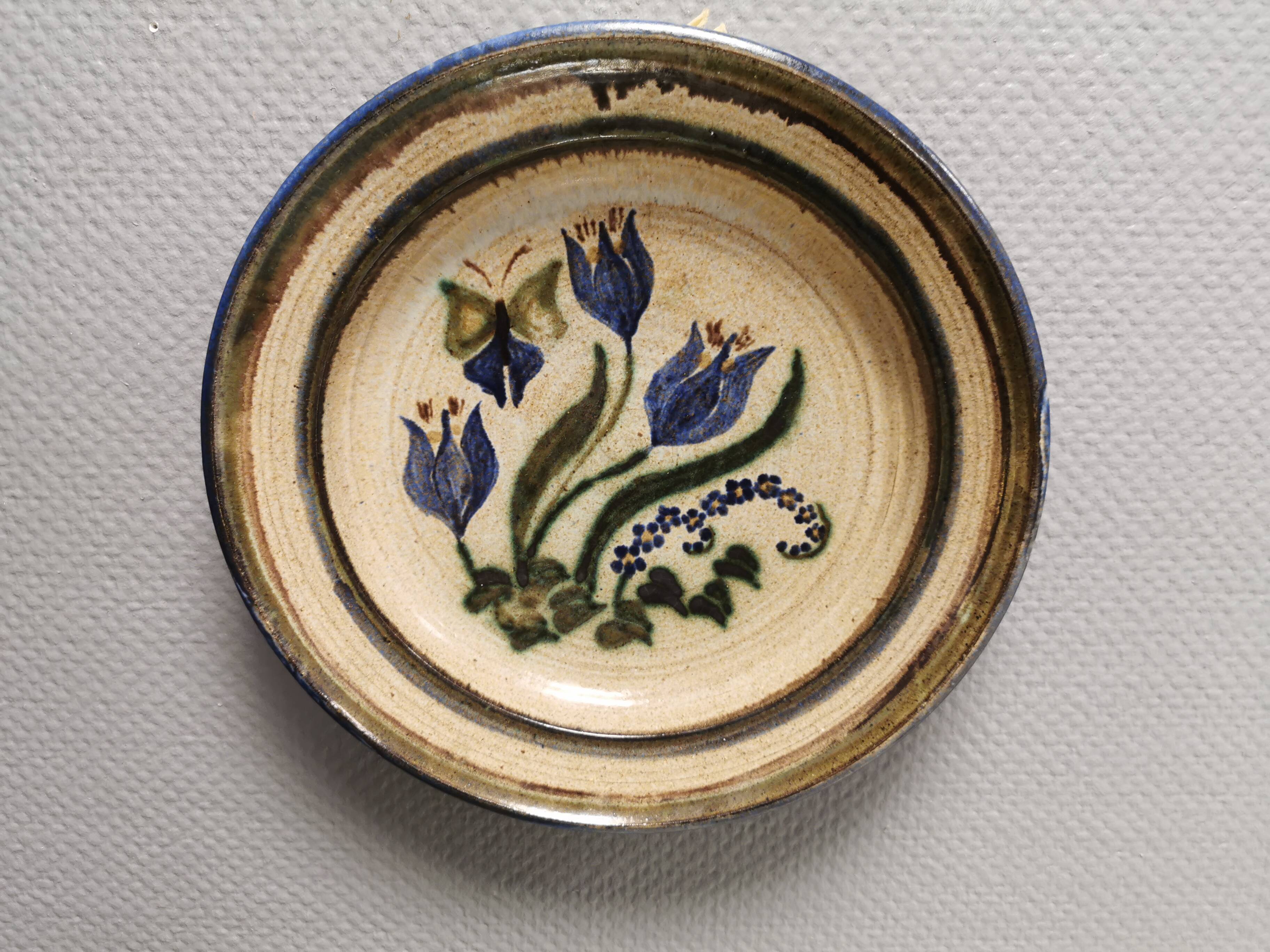 Large ceramic dish by Helge Jacobsen (HJ), Denmark, 1970s.