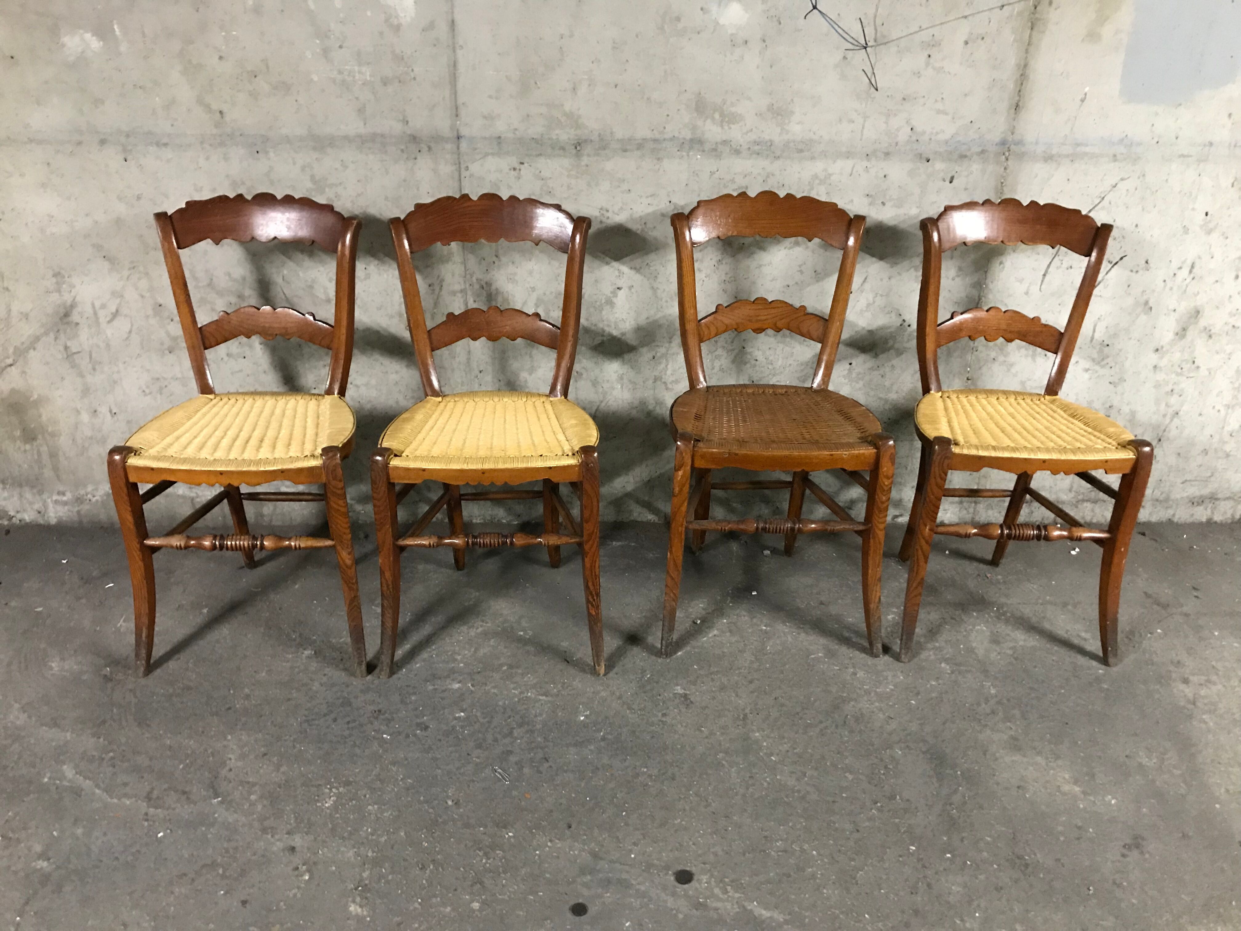 4 old straw chairs / rope