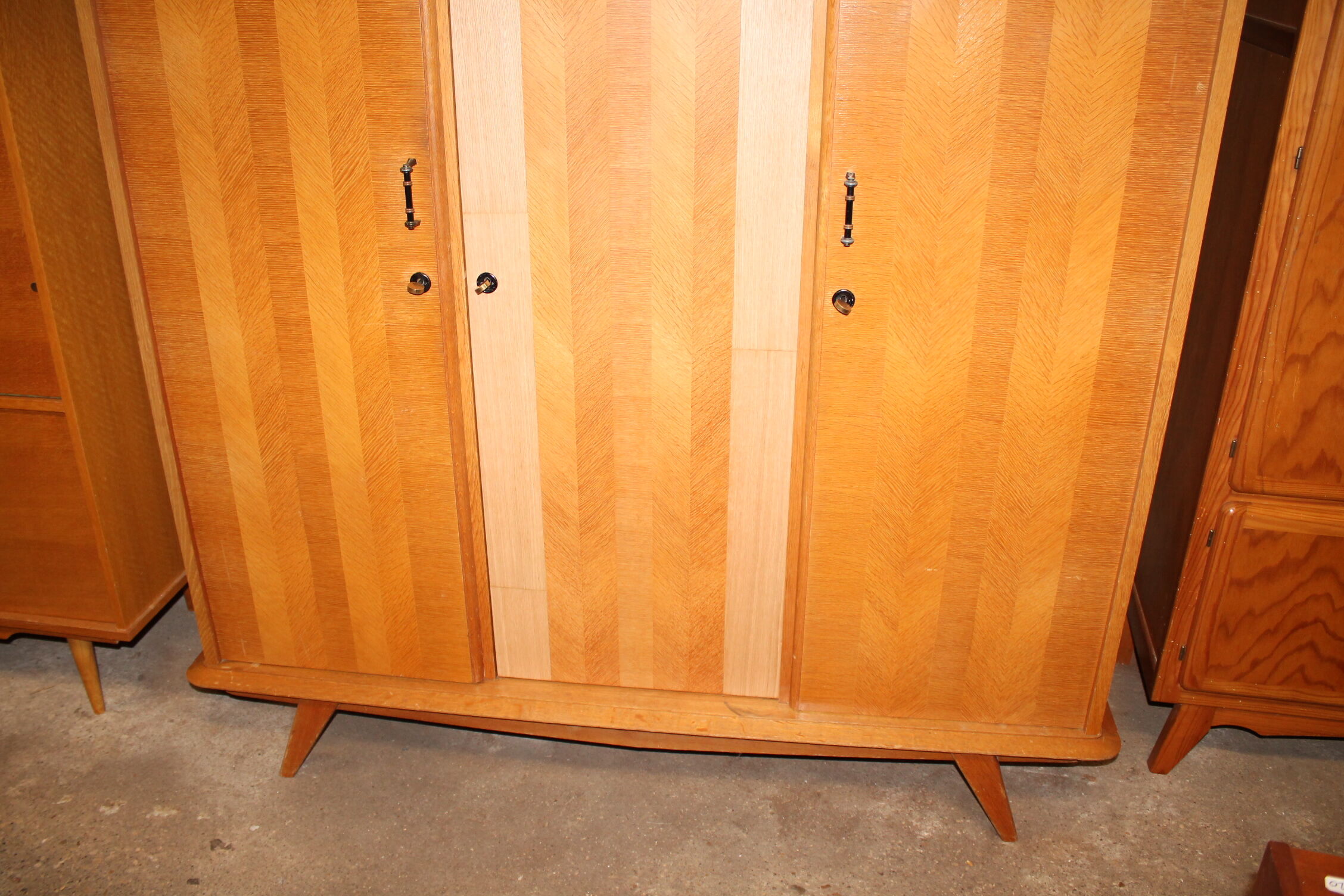Armoire vintage