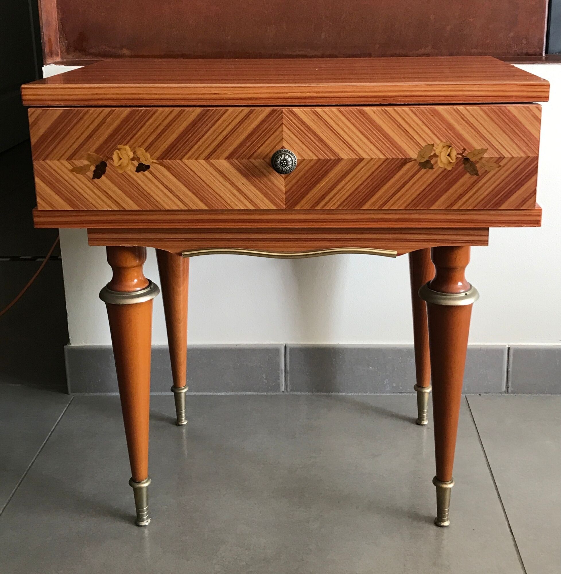 Chevet table in bois massive drawer decor de marquetry and fleur - vintage 60/70 years
