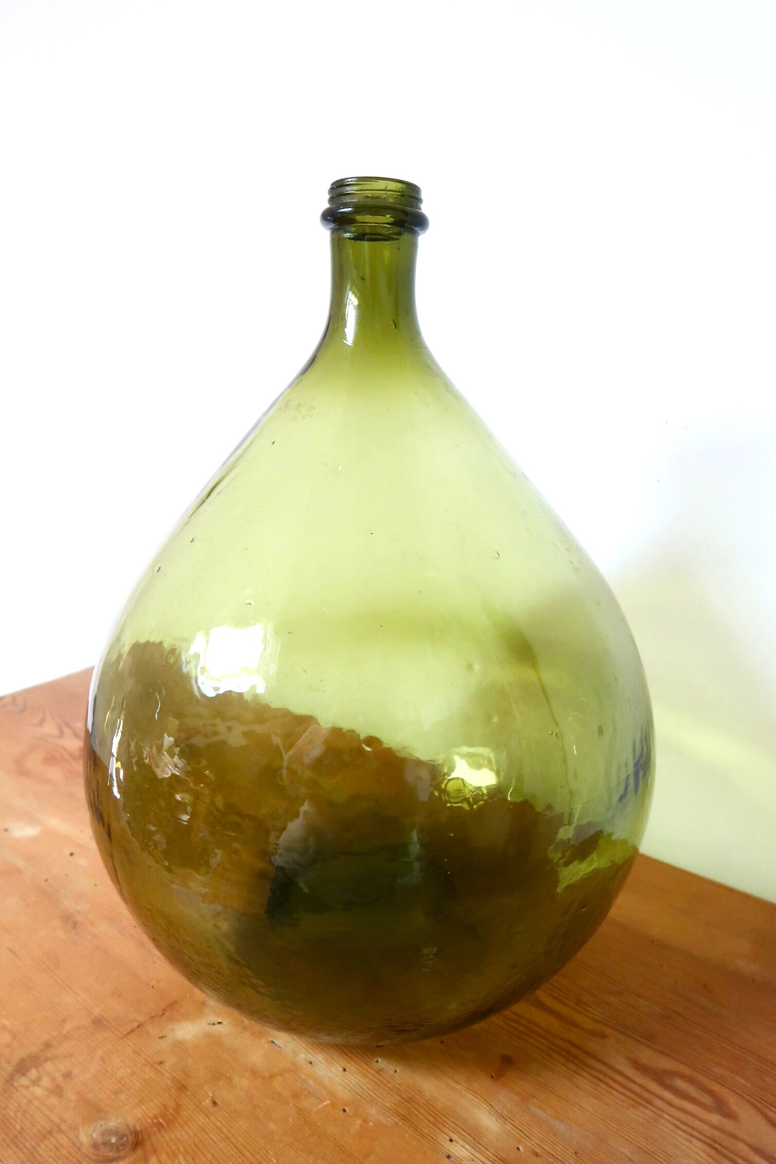 15-litre green demijohn