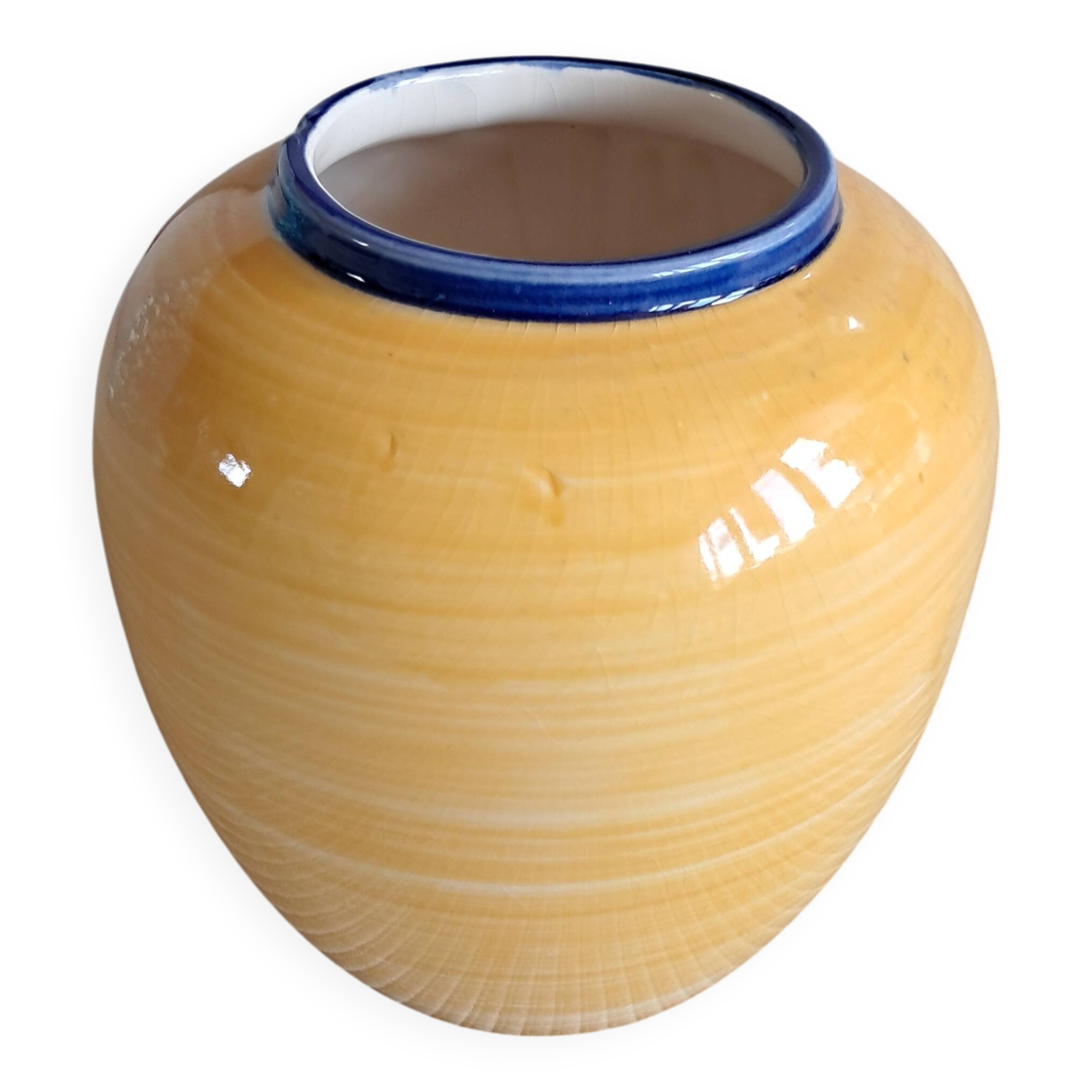 Ceramic vase in a round shape